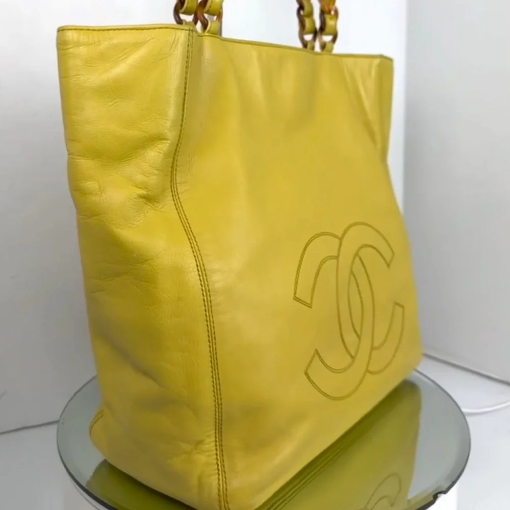 CHANEL CC LEATHER TOTE BAG